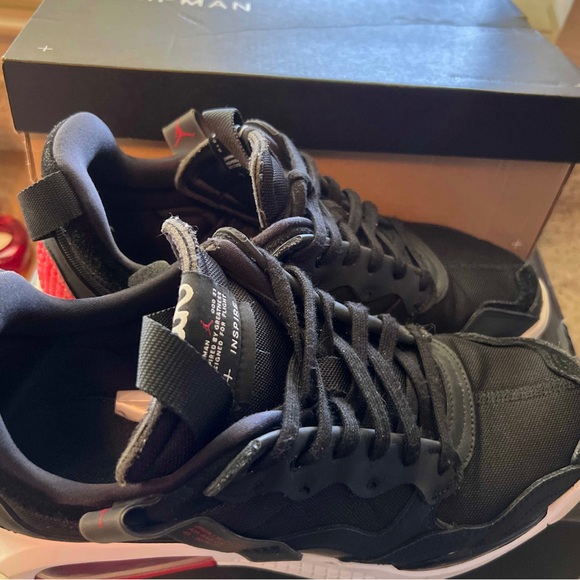 Air Jordan - MA2 Bred - Size 10 - Pre-owned , Good Condition DS - Picture 9 of 10